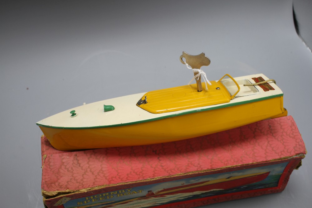 A boxed Hornby tinplate clockwork Swift speedboat no.2, with yellow hull